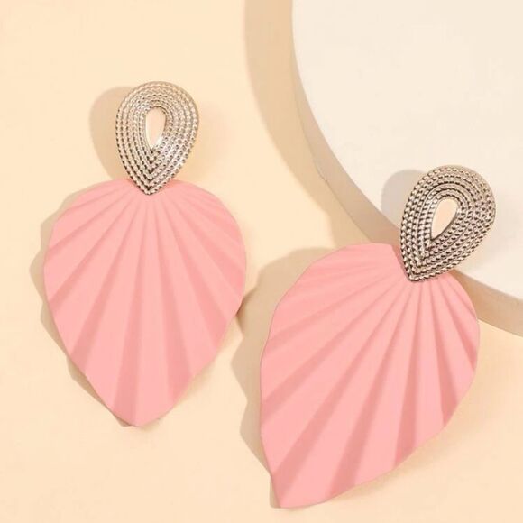 3for$20 NEW Textured Leaf Drop Earrings - Picture 2 of 4